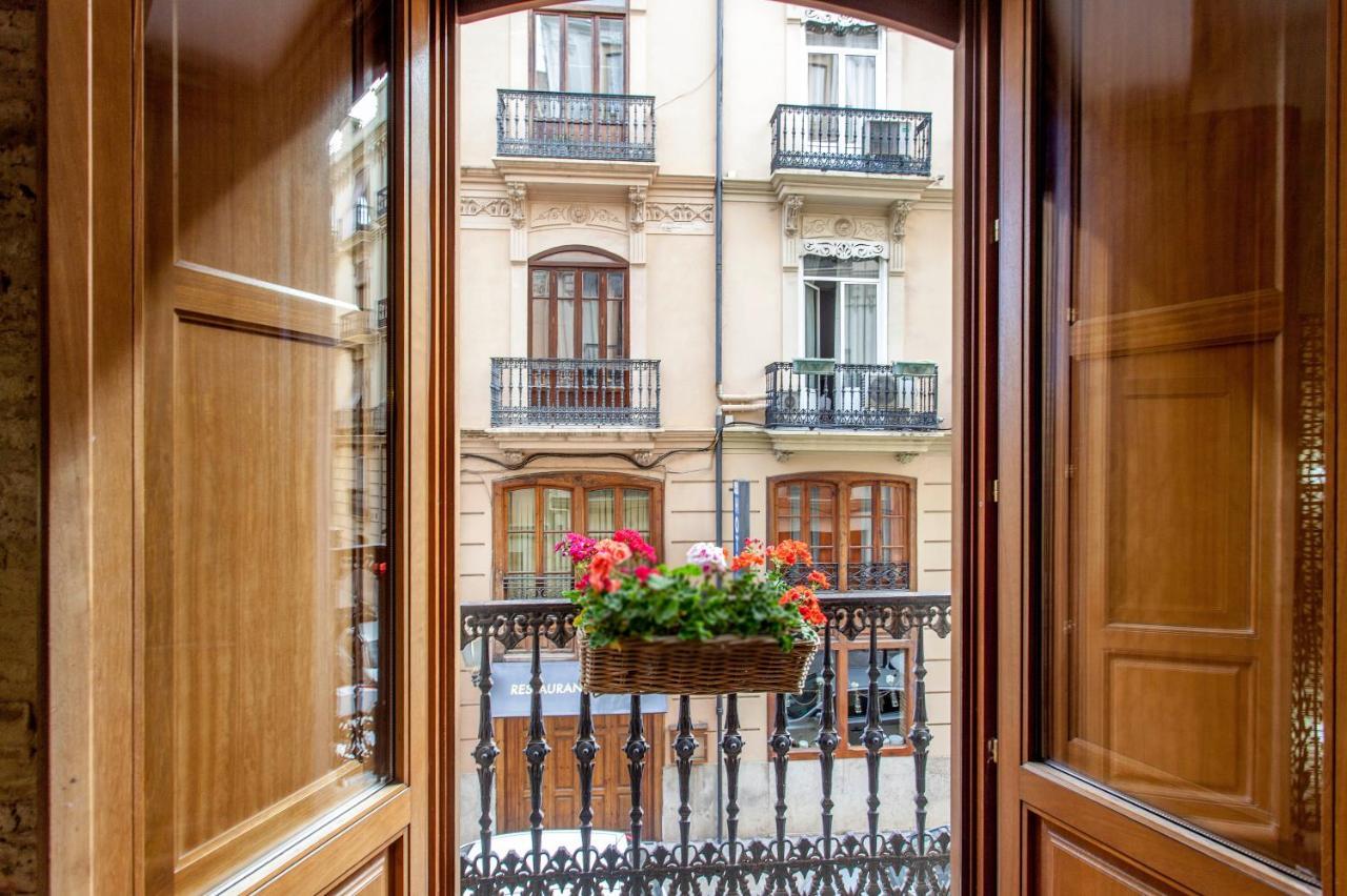 Luxurious & Alluring Home In Historic Town Valencia Kültér fotó