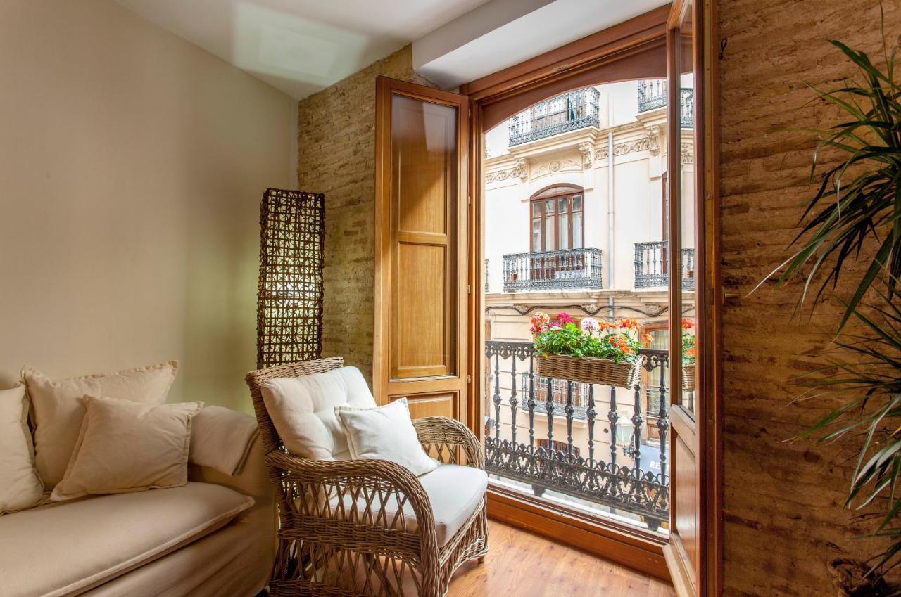 Luxurious & Alluring Home In Historic Town Valencia Kültér fotó