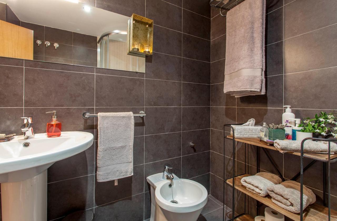 Luxurious & Alluring Home In Historic Town Valencia Kültér fotó