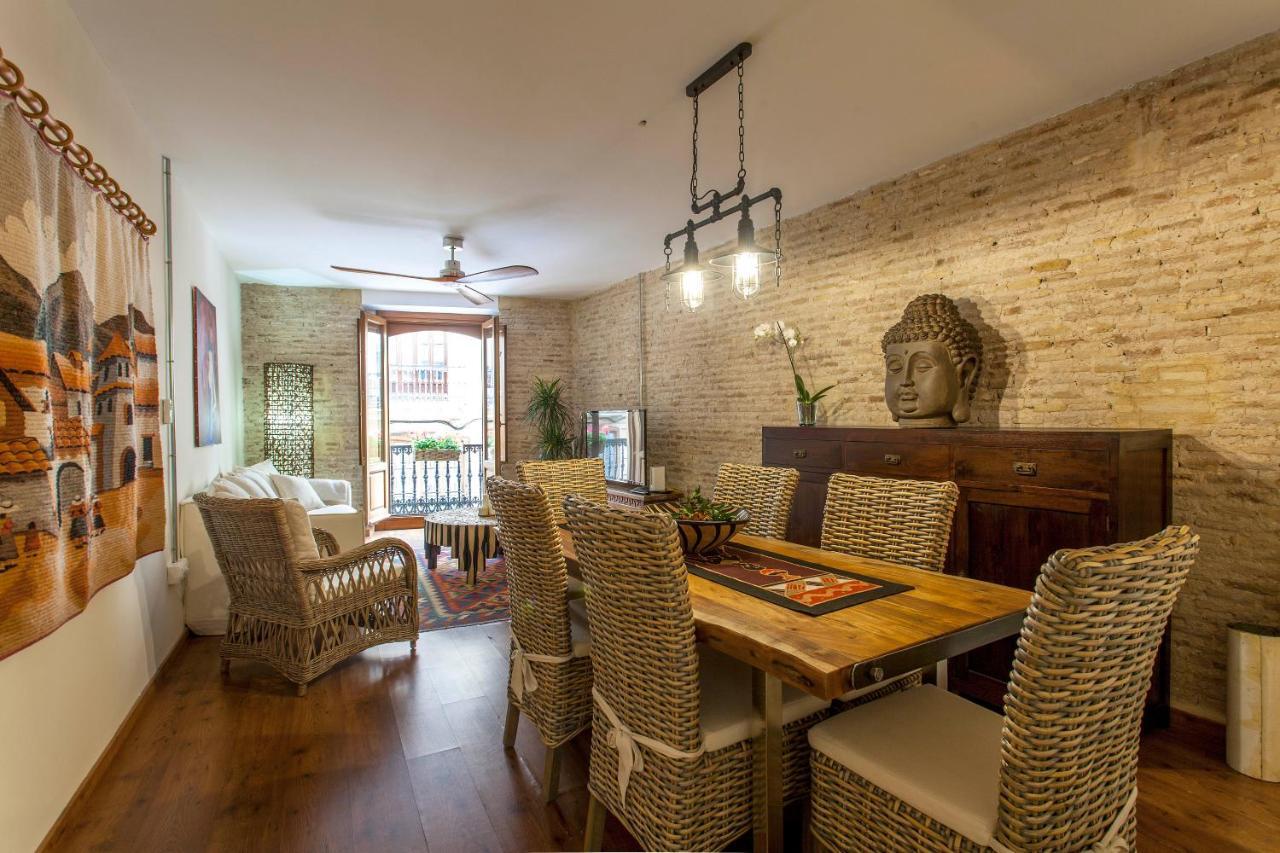 Luxurious & Alluring Home In Historic Town Valencia Kültér fotó