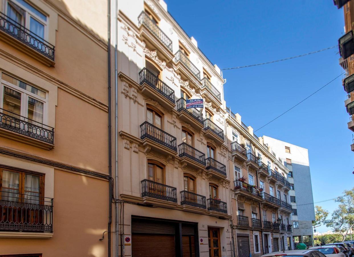 Luxurious & Alluring Home In Historic Town Valencia Kültér fotó
